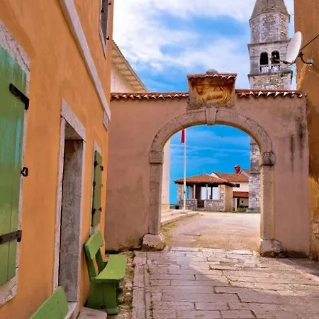 Beautiful Perlin With Pool In Visnjan *