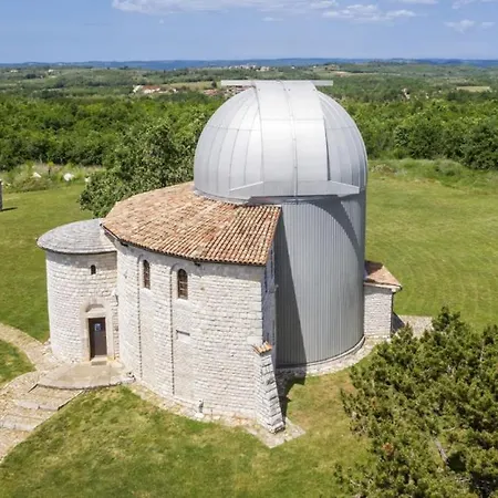 Beautiful Perlin With Pool In Visnjan *