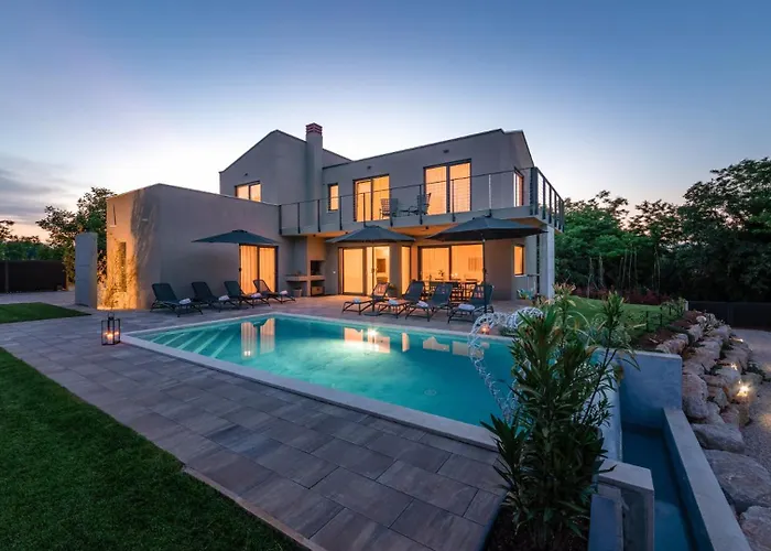 Beautiful Perlin With Pool In Visnjan Vila