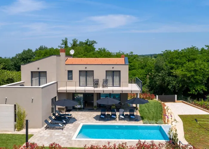 Beautiful Perlin With Pool In Visnjan Farini