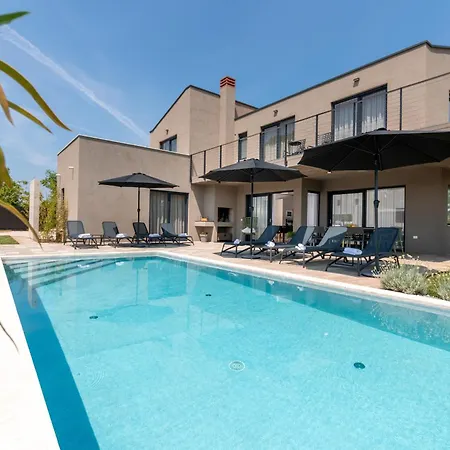 Beautiful Perlin With Pool In Visnjan