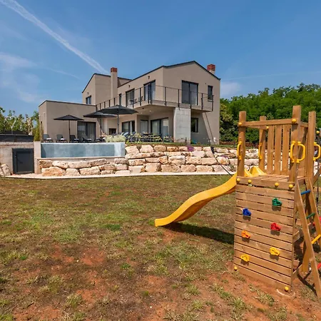 Villa Beautiful Perlin With Pool In Visnjan Farini