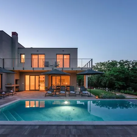 Beautiful Perlin With Pool In Visnjan
