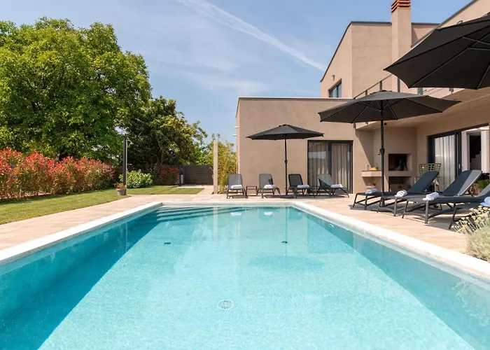 Beautiful Perlin With Pool In Visnjan